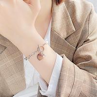 Bracelet pour femme en acier inoxydable plaqué or 18 carats PVD, avec maillons épais, fermoir à bascule, perle d'eau douce et breloque cœur en zircon cubique