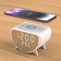 Produits multifonctionnels Station de charge de bureau 15W Chargeur rapide Température Horloge numérique avec chargement sans fil pour iPhone
