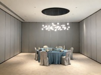 Cloison pliante murale en tissu et aluminium au design moderne, absorption acoustique très efficace pour restaurants et écoles