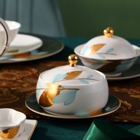 Pour ensemble de vaisselle de mariage en porcelaine osseuse écologique avec bordure dorée Décalcomanies en relief personnalisables de qualité alimentaire sans BPA