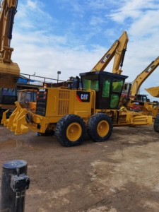 รถเกรดเดอร์ CAT 140H พร้อมใช้งานอย่างเต็มประสิทธิภาพ, เครื่องปรับระดับพื้นถนนระบบไฮดรอลิกเต็มรูปแบบ สำหรับงานปรับระดับพื้นที่ใต้ดินในเหมืองเพื่อการส่งออก - Product Image 2