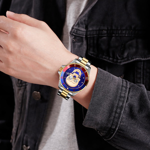 Stylish Men's Waterproof Quartz Watch With Rhinestone Skull Design Luminous Hands Date Display Stainless Steel Band 30M Water - Product Image 4