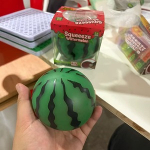 Jouet à presser en forme de pastèque rempli de billes, adorable balle sensorielle anti-stress en forme de fruit avec boîte cadeau pour enfants et adultes - Product Image 2