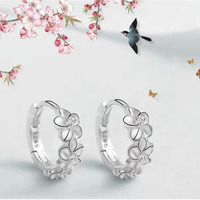 Romantische S925 Silber Zirkon Blumen Huggie-Ohrringe 925 Sterling Silber Florale Creolen
