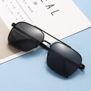 Men's Ultralight Metal Frame <b>Aviator</b> <b>Sunglasses</b> UV400 Class 2 For Travel Parties And Driving - Product Image 2