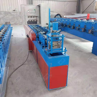 Machine de formage à rouleaux pour rails de guidage de lattes inférieures en acier galvanisé, machine de fabrication de portes de garage à enroulement de type S et C en zinc