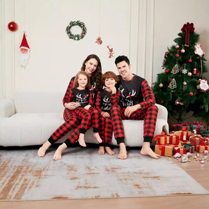 Conjunto de Pijamas de Outono para Pais e Filhos de Alta Qualidade, Estampa Xadrez Vermelha e Preta, Camisa de Manga Longa e Calças com Estampa de Rena Festiva - Product Image 1