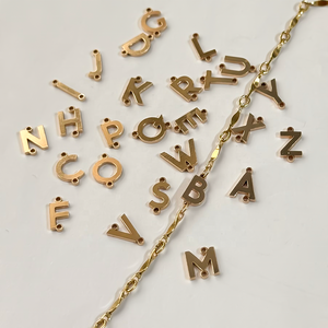 Vintage Initial-Anhänger 14K Goldfilled Schmuck 0,83mm Dick Dauerhafte Armbandherstellung Winzige Buchstaben-Charms - Product Image 3