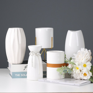 Vase en céramique minimaliste Xin Xinyi, porcelaine blanche, décoration moderne pour la maison, ensemble de vases à fleurs pour la décoration du salon - Product Image 1