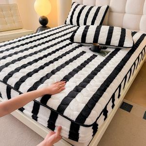 ชุดเครื่องนอนผ้าปูเตียงผ้ากำมะหยี่นมผ้าปูที่นอนหรูหรา - Product Image 4