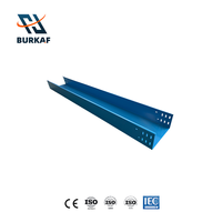 Goulotte de câblage perforée ventilée en acier galvanisé avec revêtement électrostatique en poudre, type cloison, pour immeuble de bureaux