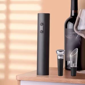Ensemble ouvre-bouteille électrique personnalisé à piles avec coupe-capsule, bouchon de vin sous vide, verseur et base de rangement - Product Image 4