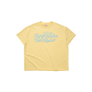 Camiseta Jolie Rabbit de Corte Cuadrado con Diseño Único de Corazón de Peluche y Gráfico de Conejo Esponjoso - Product Image 4
