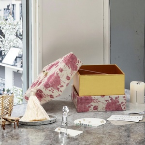 Caja de Regalo Cuadrada de Lujo, Biodegradable, Personalizada, de Papel Rígido con Material de Terciopelo, Reciclable, para Joyería - Product Image 1