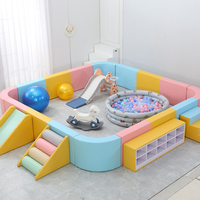 Aire de jeux intérieure pour enfants en plastique et bois de haute qualité avec toboggan pour l'école et les parcs d'attractions