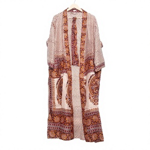 Vente en gros à bas prix, 100% soie satinée, élégant, luxueux, floral, col en V, respirant, manches longues, fermeture à cordon, kimono, maillot de bain - Product Image 5