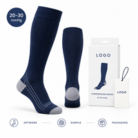 Chaussettes de compression graduées pour mollets, avec tableau de mesure, manchette plus large, bout plat, construction du talon blanc et rouge, échantillon de taille