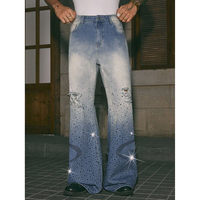Pantalon en jean délavé et vieilli à coupe ample et jambe large, taille mi-haute, avec étiquette personnalisée, strass et détails usés, vente en gros