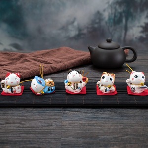Prix usine Top cadeau porcelaine japonaise petite Figurine cadeau en céramique Fortune <span class=keywords><strong>chat</strong></span> <span class=keywords><strong>porte</strong></span>-<span class=keywords><strong>bonheur</strong></span> Maneki pour la maison hôtel voiture décor - Product Image 5