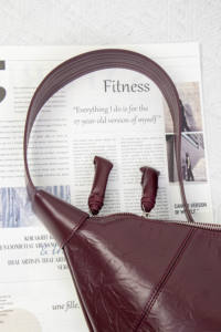 Sac à bandoulière pour femme en peau de mouton de couleur figue, style vintage haut de gamme, fermeture éclair, luxe léger, bandoulière - Product Image 4