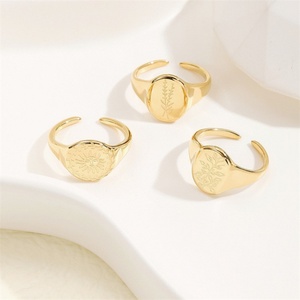 Anillo Ajustable de Acero Inoxidable con Baño de Oro y Diseño de Hierba, Producto en Oferta - Product Image 4
