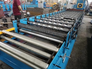 Machine de fabrication de tuiles en acier coloré émaillé de 0,4 à 0,7 mm, machine de formage à froid de tuiles métalliques pour toiture Bavaria - Product Image 3