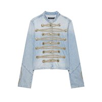 Veste en jean bleu clair à col montant avec garniture tressée de style militaire vintage et boutons métalliques