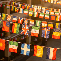 Drapeau rectangulaire de festival coloré en gros à prix d'usine, personnalisation de guirlandes de drapeaux