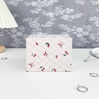 Boîte en carton personnalisée avec laminage mat miroir et gaufrage pour l'emballage d'un ensemble de jeu de maquillage pour filles