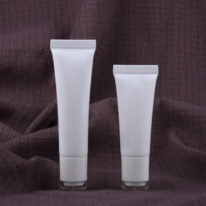 ハイクラスカスタムロゴプライベートラベルデザインリップグロスLipgoss空の化粧品包装スクイーズPbl Peチューブ中国メーカー - Product Image 1