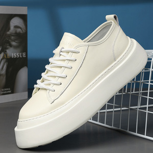 Zapatillas de cuero blanco con cordones, detalle de franja lateral negra en contraste, parte superior de grano suave, zapatillas bajas para correr, suela plana ligera y delgada - Product Image 1