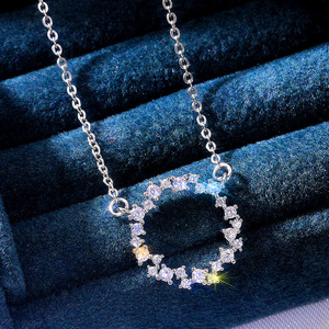 Collana Minimalista con Ciondolo Circolare per Donne, Catena Scintillante per Clavicola, Gioiello Elegante e alla Moda per Uso Quotidiano, Idea Regalo - Product Image 1