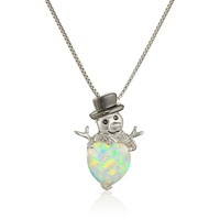 Collier Pendentif Bonhomme de Neige Fantaisie en Opale Cuivrée - Chaîne de Pull Tendance Plaqué Argent avec Opale de Feu Irisée et Accents en Zircon Cubique |   Hiver