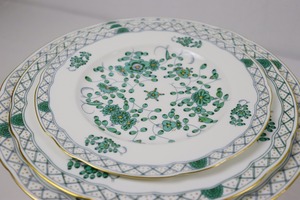 Juego de 3 Platos Redondos de Cerámica Dorada de Porcelana Ecológica de Lujo, Ideal para Bodas y Restaurantes - Product Image 3