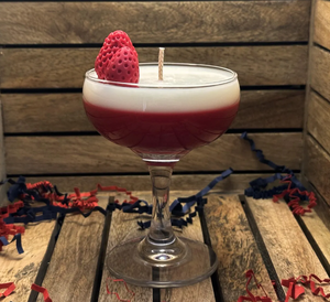 Bougie artisanale LANJO en verre à cocktail, design réaliste de dessert fraise, en cire de soja superposée, décoration sucrée - Product Image 3