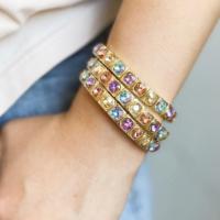 Bracciale Elastico alla Moda con Zirconi Colorati a Forma di Cuore, Set di Bracciali in Ottone di Alta Qualità Antiossidante per Donne