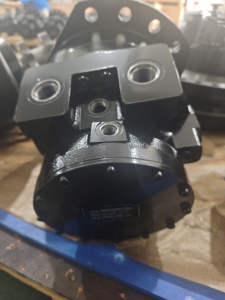 Moteur hydraulique à pistons radiaux 05, cylindrée 380-820 cm³, couple 31,5-3320 N.m pour engins de construction - Product Image 3
