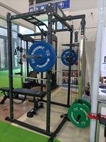 Équipement de musculation pliable en métal commercial, rack à squats avec machine de traction latérale et cage de puissance pour la musculation