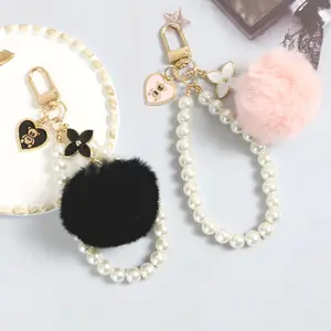 New Elegant Faux Fur Hairball Key Chain 4 Leaf Clover Pendant Key Ring Soft Fluffy Ball Purses Phone Charm