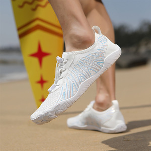 Chaussures d'eau avec empeigne en mesh, semelle extérieure en caoutchouc, respirantes, unisexes, pour la plage en été, bout fermé, semelle intermédiaire en EVA - Product Image 1
