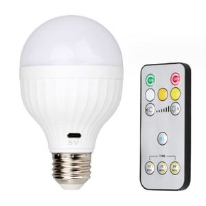 Bombilla LED Recargable USB C de 7W con Control Remoto, Batería de 2600mAh para Cortes de Energía y Emergencias, Bombilla Recargable de 5V - Product Image 1