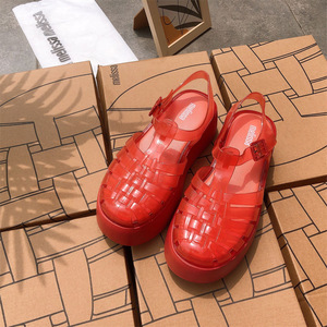 Sandal Wanita Sol Tebal 2025 Retro Roman <span class=keywords><strong>Jelly</strong></span> <span class=keywords><strong>Shoes</strong></span> Desain Platform Slip-On PVC EVA Kasual Baotou Sepatu Wanita - Product Image 4