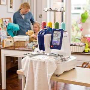 Machine à broder Brother Persona à aiguille simple de haute qualité avec support à 4 bobines pour casquettes, petits t-shirts et manches - Product Image 6