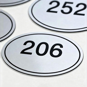 Letreros Personalizados con Números de Habitación de Hotel Ovalados Grabados con Láser, Placas de Número de Puerta de Apartamento Impresas, Letreros de Puerta de Metal Acrílico - Product Image 1