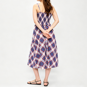 Vestido midi a cuadros con tirantes finos, cuello cuadrado, espalda fruncida, informal, de verano, con bolsillo, para mujer. - Product Image 3