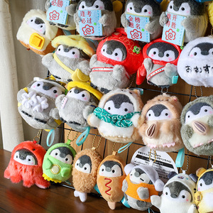 Pendentif en peluche pingouin style japonais, porte-bonheur, breloque de sac, petit jouet porte-clés - Product Image 1