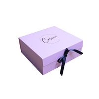 Vente en gros de grande boîte cadeau en papier kraft noir mat avec logo personnalisé et fermeture magnétique pour emballage de vêtement avec nœud de ruban