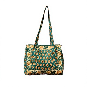 Bolsa de Viaje de Fin de Semana Acolchada de Algodón con Diseño de Patchwork, Bolsa de Hombro con Cierre para Deportes y Actividades al Aire Libre - Product Image 1