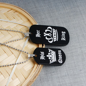 Collier avec pendentif en alliage de zinc noir avec inscription « Her King His Queen » de ZRM Fashion, cadeau d'anniversaire pour couple - Product Image 3