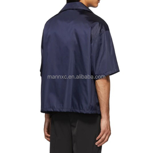 <span class=keywords><strong>Chemise</strong></span> en <span class=keywords><strong>satin</strong></span> bleu marine personnalisée pour hommes, boutonnée à la mode avec poche poitrine en nylon 100% à manches courtes et motif imprimé - Product Image 3